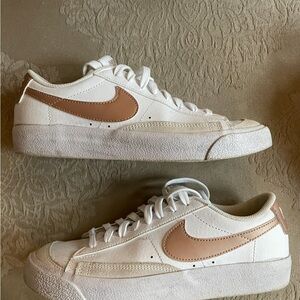 Nike White and Brown Low-Top Sneakers